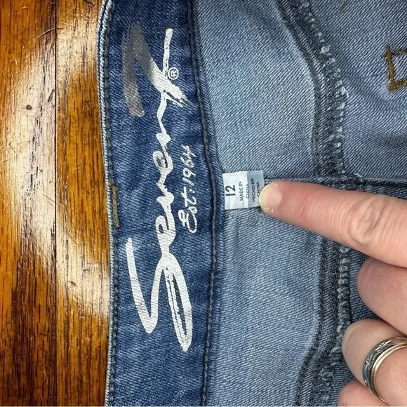 Seven7 Weekend Denim Shorts Size 12 Frayed Hem Light Wash - Picture 2 of 10